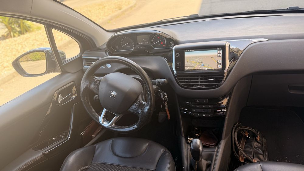Peugeot 208  1.4  VTI  ACTIVE muito estimado, de garagem, particular , Nacional