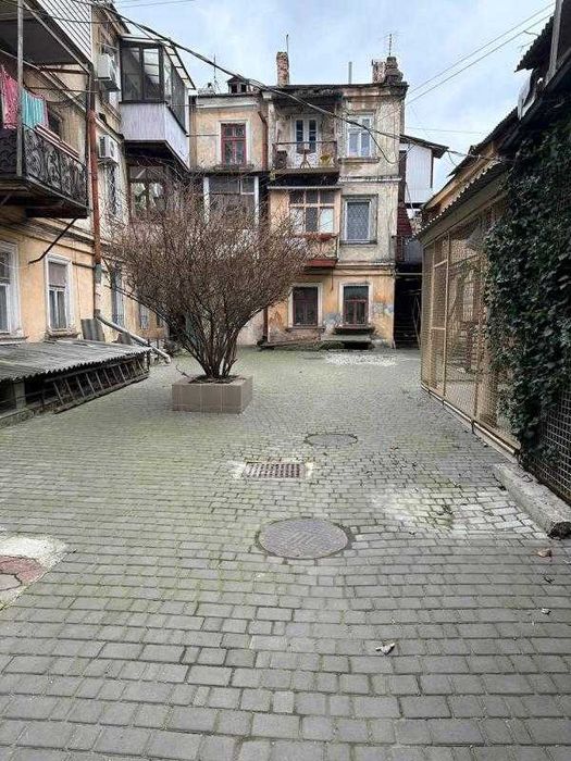 Продам компактну 2-кімнатну квартиру біля моря в ЦЕНТРІ, вул. Канатна