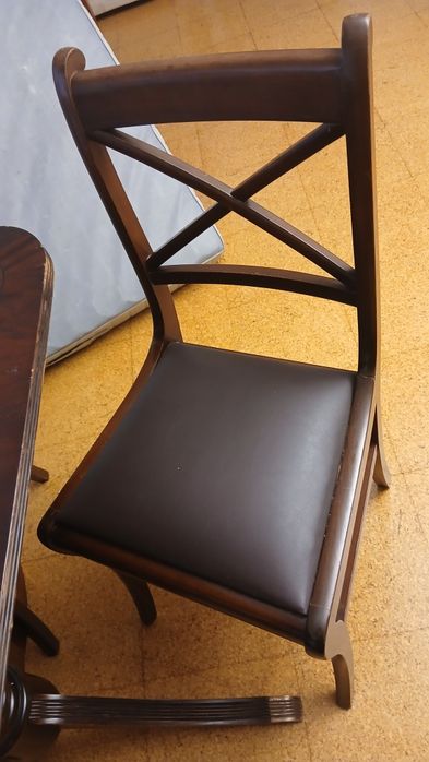 Conjunto Mesa de Jantar 6 Lugares - Madeira Escura- Estilo Clássico