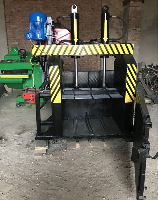 Продам Прес для макулатури,картону,та смітя ПЕТ тару.