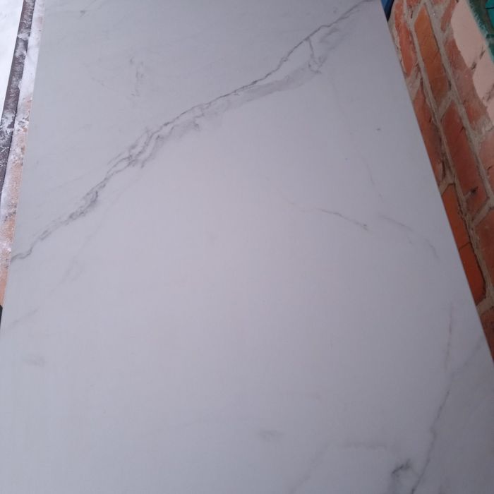 Стол обеденный .