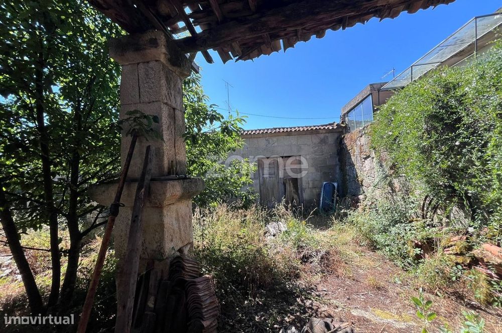 Moradia T4 para Reconstrução em Soutelo