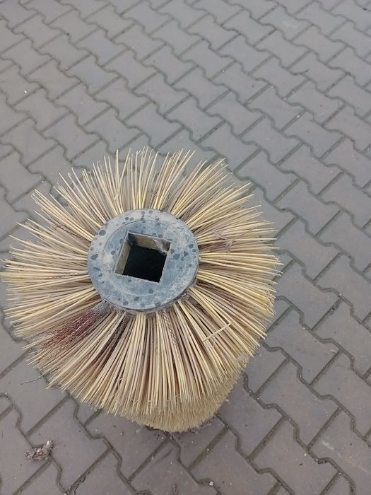 Szczotka do zamiatarki