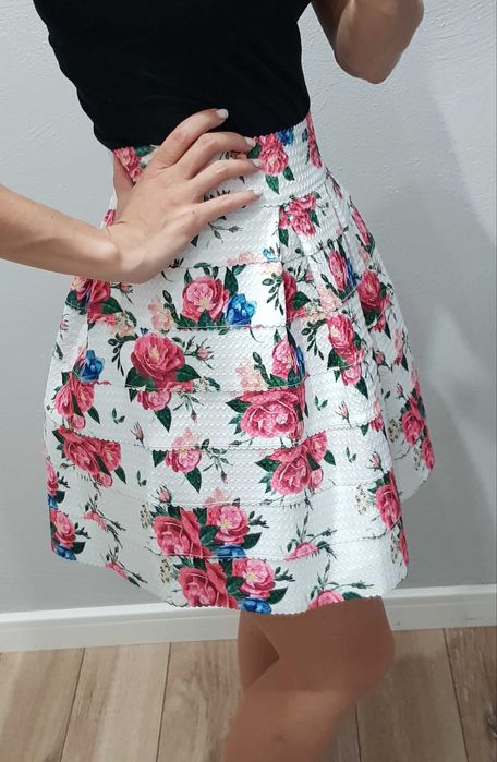 Spódnica na gumie Amisu rozm. 34/36 komunia