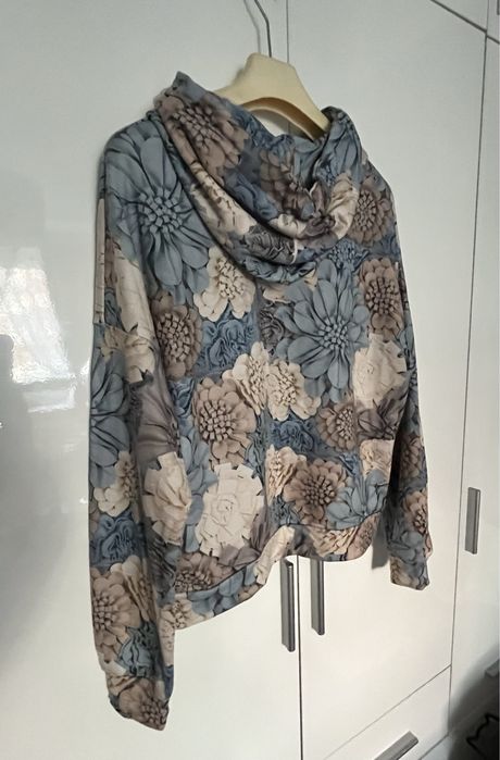 Bluza z kapturem S kwiaty