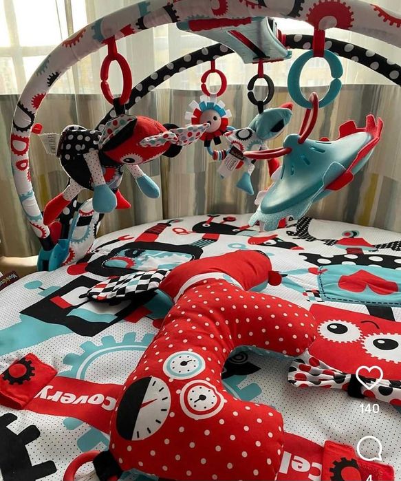 Інтерактивний дитячий килимок