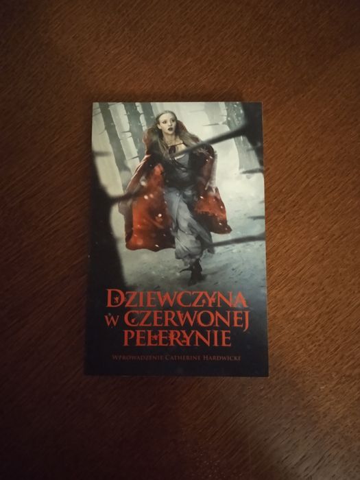 Dziewczyna w czerwonej pelerynie