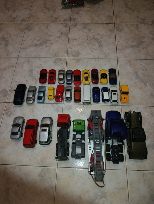 Miniaturas em bom estado geral 1:43 / 1:32