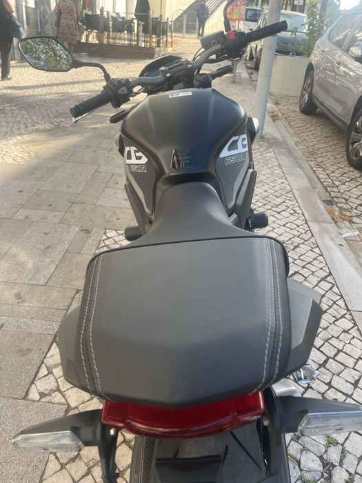 Honda CB 650 R como nova