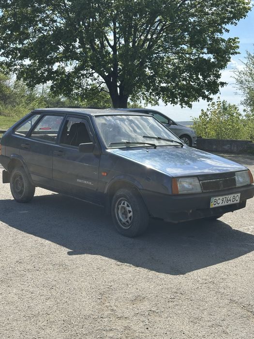 Автомобіль ваз 2109