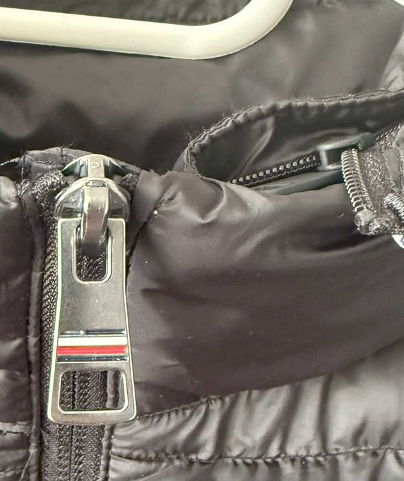 Czarna kurtka pikowana z kapturem - Tommy Hilfiger