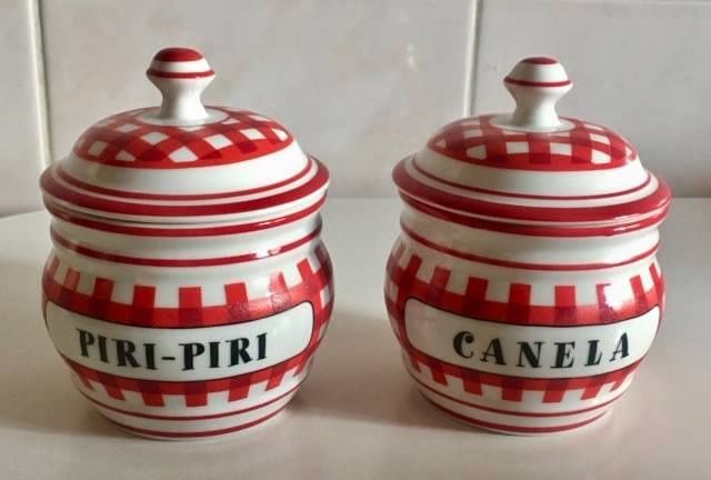 Frasco de porcelana para especiarias. Sao 5