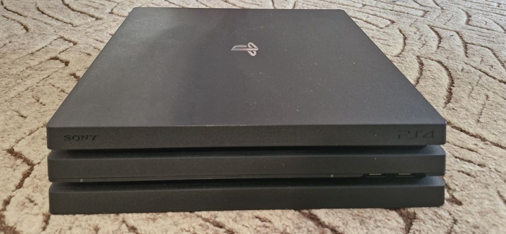 Play station 4 pro 1tb