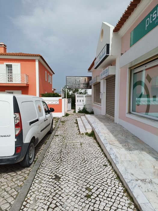 Arrendamento de Garagem/Espaço Funcional em Azeitão