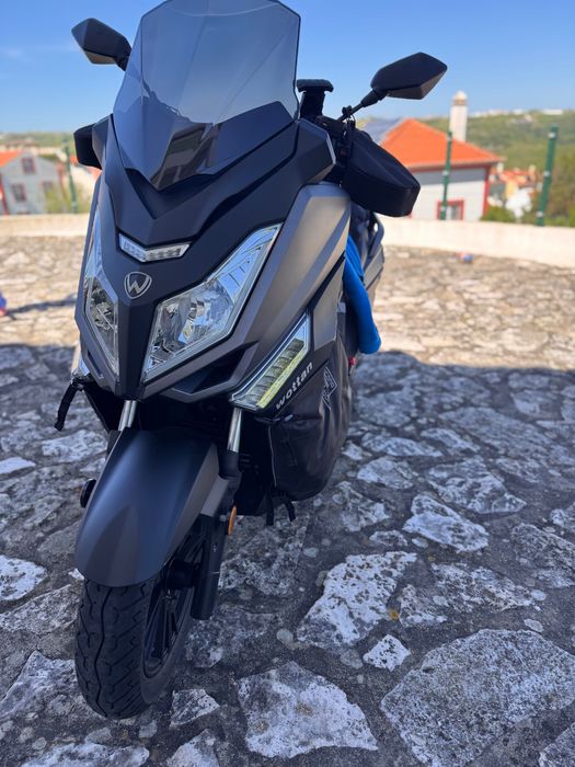 Maxi scooter espanhola Wottan 125, 2023