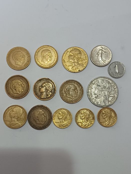 Moedas antigas de vários países