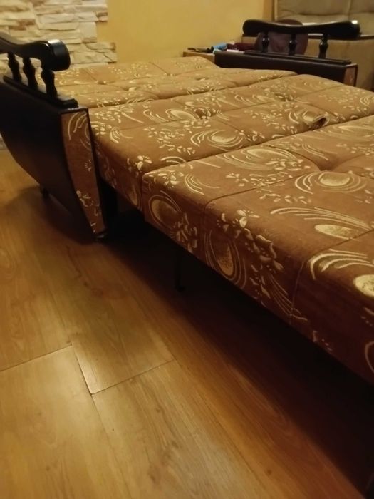 Диван розкладний коричневий