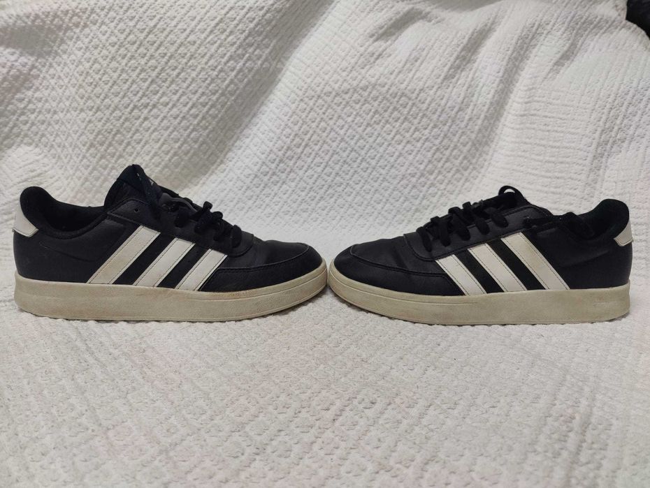 Sapatilhas Adidas tam. 42 em muito bom estado