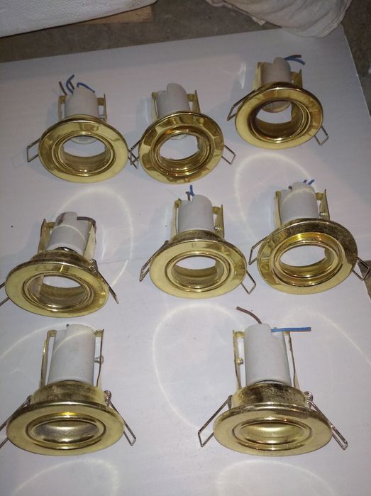 Точечные врезные светильники глазки поворотные