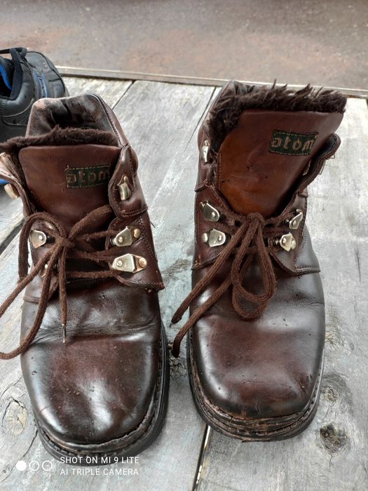 Продам кроссовки кожаные