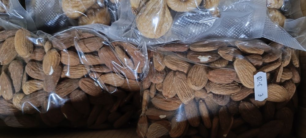 Figos secos e grão de amêndoa