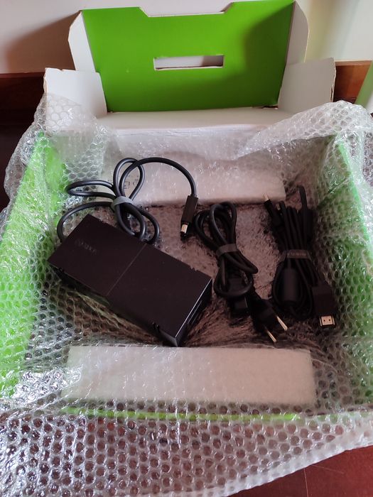 Xbox One com caixa