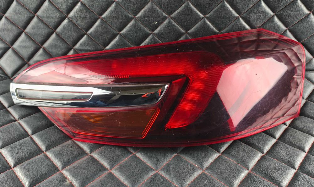OPEL INSIGNIA LIFT KOMBI Lampa Prawa Tylna Tył Prawy 22860892