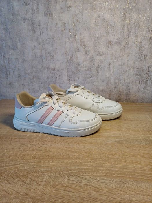 Кросівки 36р білі