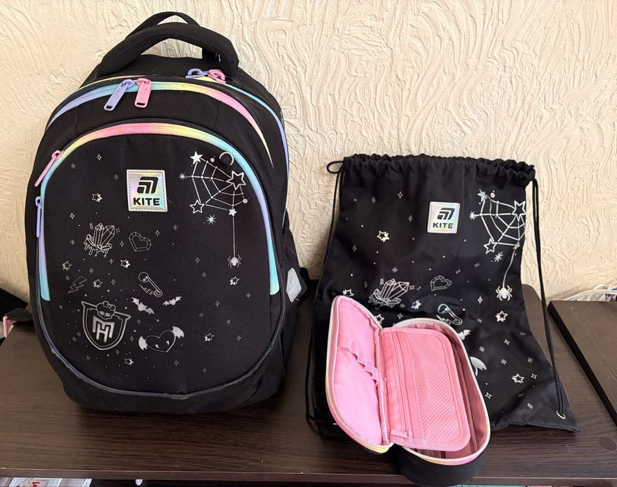 Продам рюкзак Kite для девочки + пинал и сумочка для  обуви  1250