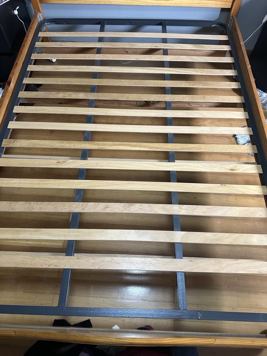 Cama 140x200 com estrado