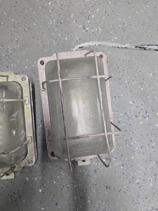 Lampa ścienna żeliwna garażowa 4szt