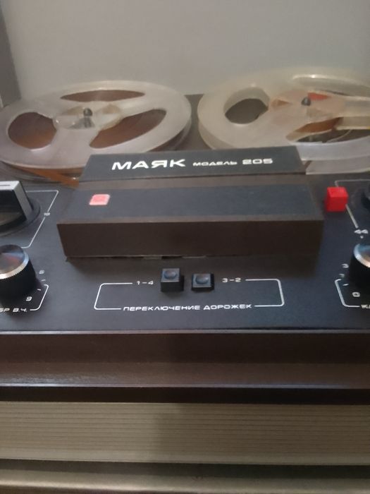 Магнитофон катушечный  Маяк.
