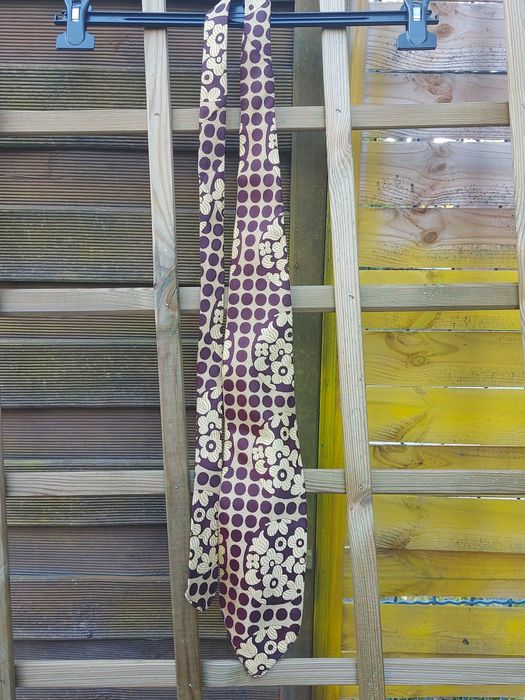 Stary krawat męski z czasów PRL