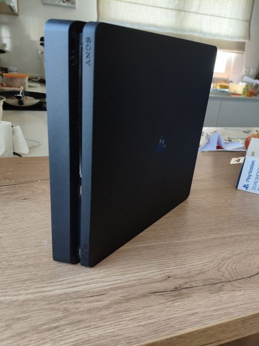 PlayStation 4 Slim 1TB com comando novo