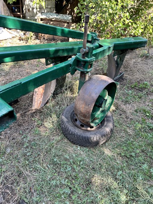 Продам плуг трёх корпусный