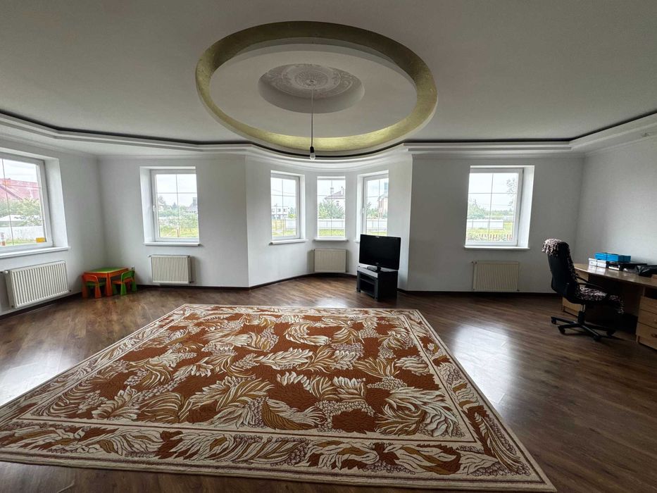 Продам новий будинок з ремонтом 245м2/10соток в Крихівцях.