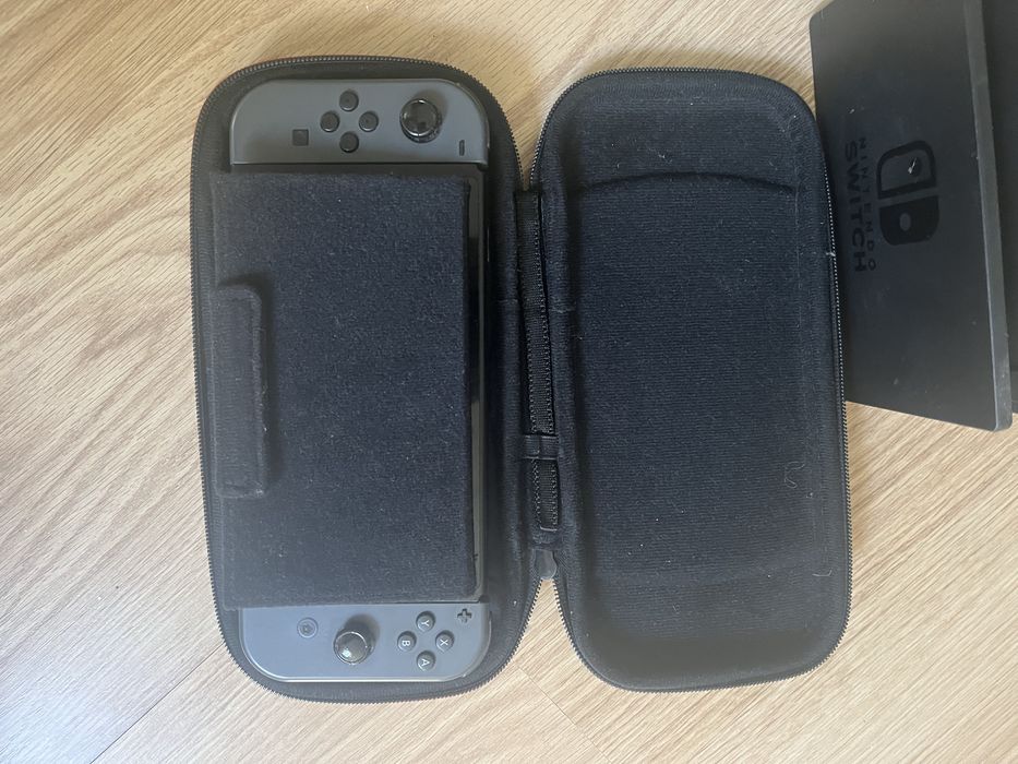 Nintendo Switch com acessórios + jogo pokemon lets go pikachu(opciona)