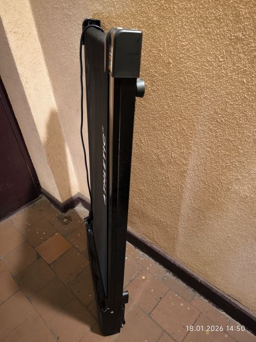 Bieżnia elektryczna niska pod łóżko.