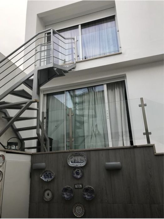 Arrendo moradia mobiliada e equipada