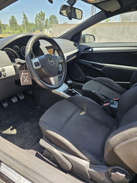 Opel Astra GTC — fotografia 5