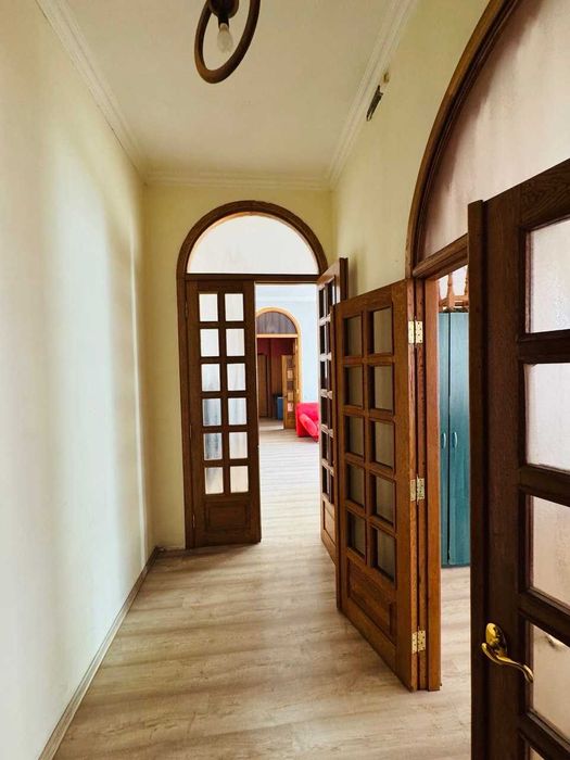 Продам квартиру з каміном вул Басейна 15 Центр Бесарабка Хрещатик
