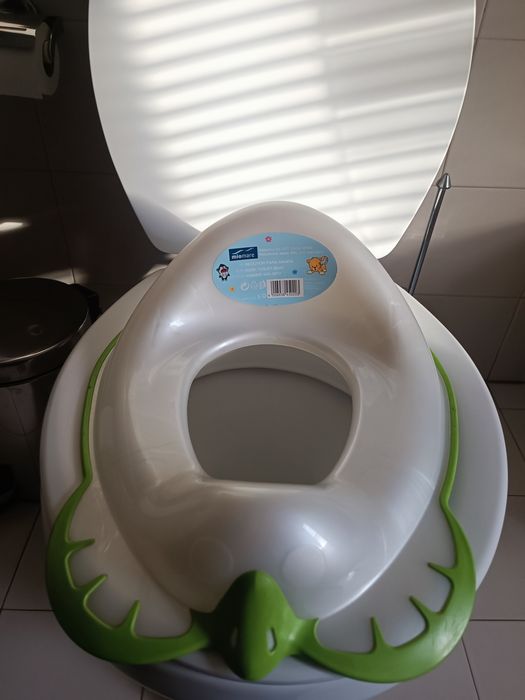 Redutor de sanita para criança