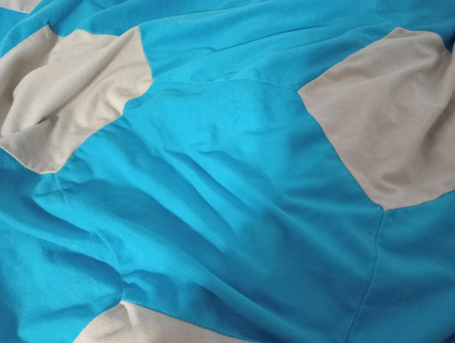 Pokrowiec na pufę do wypełnienia silikonowymi kulkami.