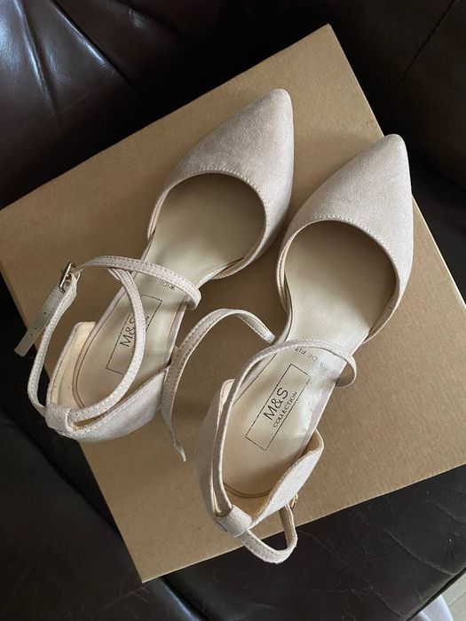 Туфлі босоніжки на каблуку бежеві 36 розмір