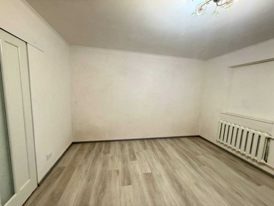 Здається компактний будинок з новим ремонтом, техніка та меблі.