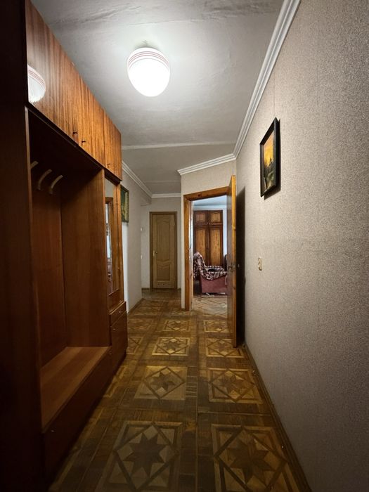 Трикімнатна квартира по Набережній !!!