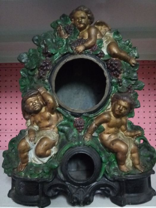 Fantástica antiga caixa de relógio com frente em metal pintado-anjos