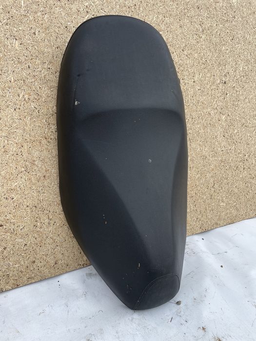 Siedzenie Piaggio Fly z zamkiem