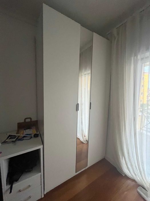 Vendo Roupeiro com 2 portas em branco - com espelho
