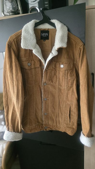 Sprzedam sliczną kurteczkę sztruksową w miodowym kolorze